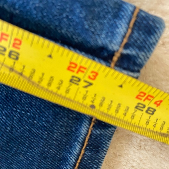 American Eagle Distressed Skinny Jean - Picture 3 of 6